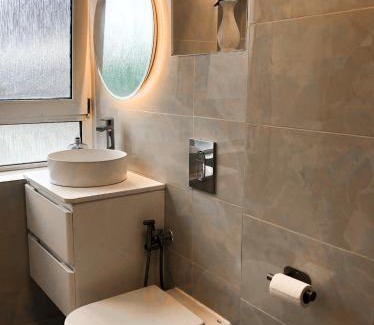 Bow Casa | Modern, Bright Large Room - Near Bow Road Station