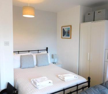 Shawlands Apartamento | Modern bright studio apartment in south Glasgow