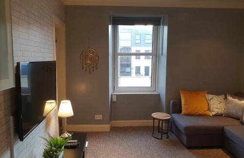 Bonnington Apartamento | Modern Broughton Apartment - Walk to City Centre and St James Quarter