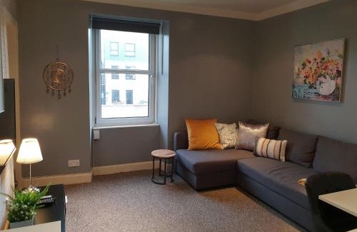Bonnington Apartamento | Modern Broughton Apartment - Walk to City Centre and St James Quarter