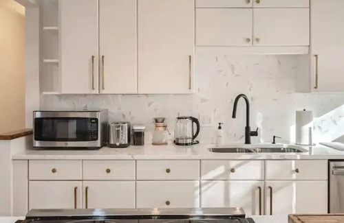 Garden Hills Casa | Modern Buckhead Duplex 3Br 1Ba - Walk Everywhere! Pet-Friendly