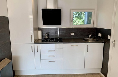 Sint Maartensvlotbrug Casa | Modern bungalow with veranda, 2 bedrooms, sleeps 4, WiFi, lovely large enclosed garden, dog welcome