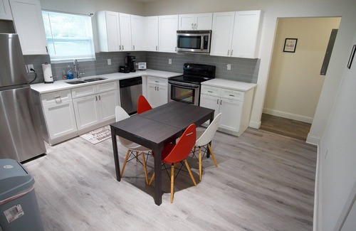 Atlanta Casa | Modern Bungalow at Chappell minutes from Downtown and Beltline - PET FRIENDLY!