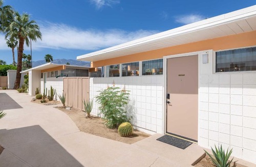 Twin Palms Apartamento | Modern Bungalow in Historic Ocotillo Lodge!