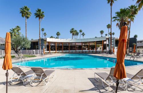 Twin Palms Apartamento | Modern Bungalow in Historic Ocotillo Lodge!