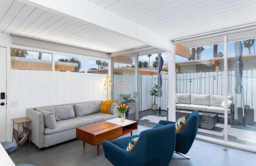 Twin Palms Apartamento | Modern Bungalow in Historic Ocotillo Lodge!