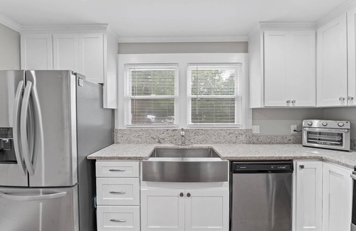 Gantt Casa | Modern bungalow. Lots of Parking. 10 min to Downtown Greenville. Pet Friendly.