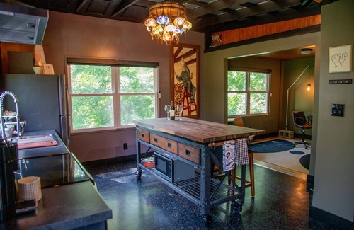 Plainfield Casa | Modern Bungalow- Near Airport/Indianapolis