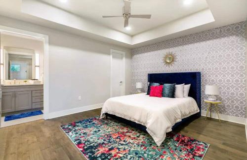 New Orleans Casa | Modern Bywater Condo Pool & Gym