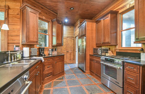 Gerton Cabina | Modern Cabin 25 Min to Asheville/10 to Lake Lure