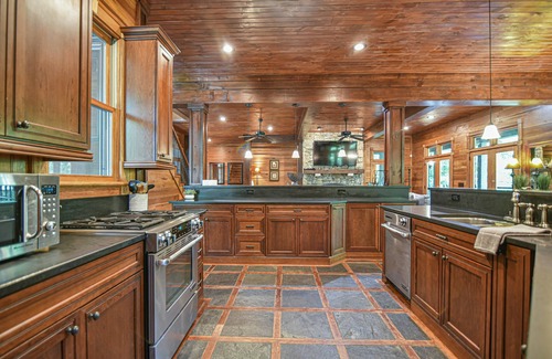 Gerton Cabina | Modern Cabin 25 Min to Asheville/10 to Lake Lure