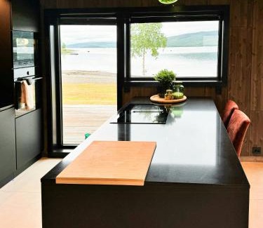 Lierne Casa | Modern Cabin By The Lake In Kvelia