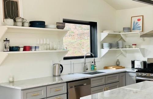 Livingston Manor Casa | Modern Cabin in the Woods
