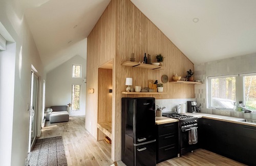 Hackensack Cabina | Modern Cabin in Forrest with Cedar Barrel Sauna