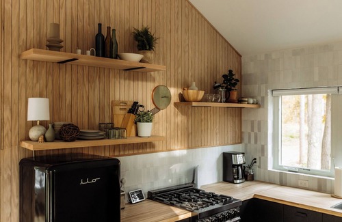 Hackensack Cabina | Modern Cabin in Forrest with Cedar Barrel Sauna