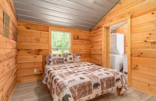 Travelers Rest Casa | Modern Cabin in the Woods with Hot Tub