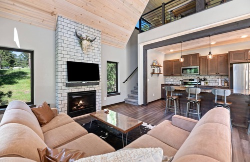 Deadwood Casa | Casa de cabina completamente nueva en Boulder Canyon, perfecta para el Rally 2018 de Sturgis.