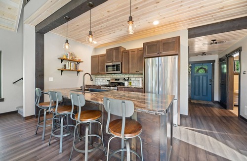 Deadwood Casa | Casa de cabina completamente nueva en Boulder Canyon, perfecta para el Rally 2018 de Sturgis.