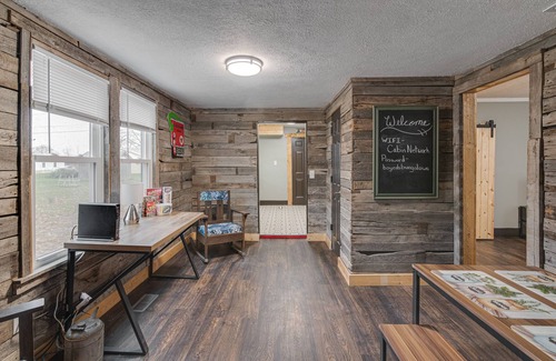 Hemlock Cabina | Modern Cabin Life in the City