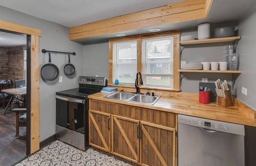 Hemlock Cabina | Modern Cabin Life in the City