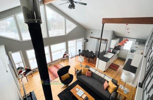 Lake Township Casa | Modern cabin on 40 acres. Near Honor. A/C. Pet ok.