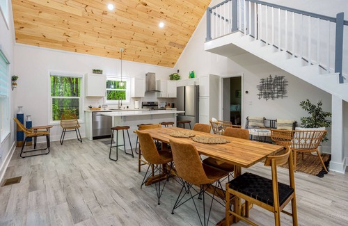 Westminster Casa | Modern Cabin on Lake Hartwell. Our newly cabin is perfect for your next getaway.