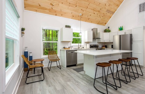 Westminster Casa | Modern Cabin on Lake Hartwell. Our newly cabin is perfect for your next getaway.