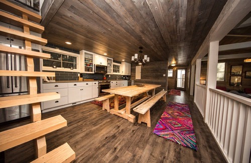 Crandon Cabina | Nueva cabaña moderna de mediados de siglo en el hermoso lago cristalino de Lucerna, Crandon Wi