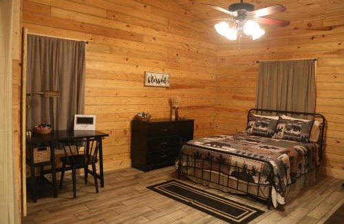 Nancy Casa | Modern Cabin on wooded 20 acres with scenic view in Nancy, KY