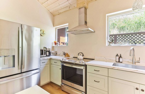 Hacienda Cabina | Modern Cabin Retreat w/ Swim Spa, Hot Tub & A/C
