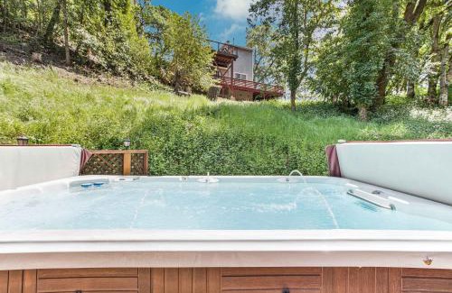 Hacienda Casa | Modern Cabin Retreat with Swim Spa Hot Tub and Air Conditioning
