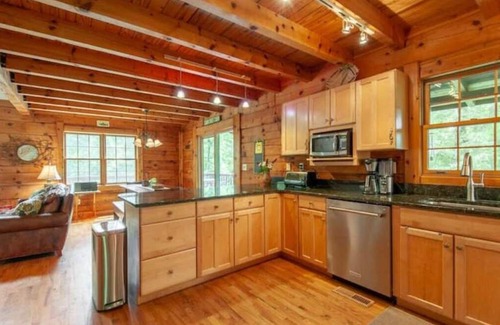 Faber Cabina | Modern Cabin; River! 13 acres! Hiking! Wineries!