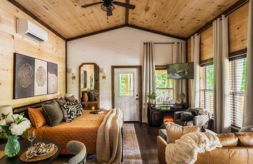Sevierville Casa | Modern Cabin - The Emerald Nest