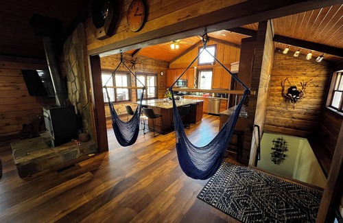 Littleton Cabina | MODERN CABIN, UNBEATABLE LOCATION ON LAKE GASTON- LIZARD CABIN