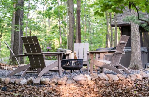 The Woods Casa | Modern Cabin w/Hot Tub & Fire Pit!