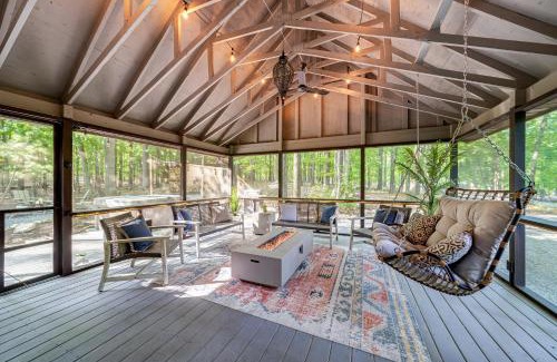 The Woods Casa | Modern Cabin w/Hot Tub & Fire Pit!