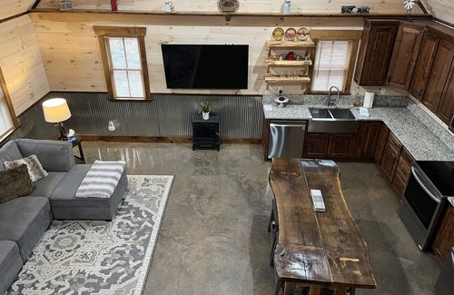 Rising Fawn Cabina | Modern Cabin w/Hot Tub, Fire Pit, Private; 2 miles to Cloudland Canyon, Hiking, McLemore Golf