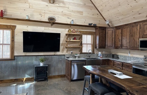 Rising Fawn Cabina | Modern Cabin w/Hot Tub, Fire Pit, Private; 2 miles to Cloudland Canyon, Hiking, McLemore Golf