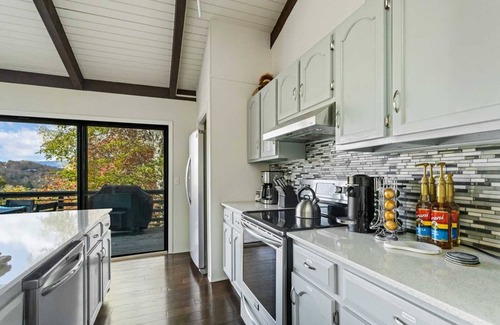 Sugar Mountain Cabina | Modern Cabin with Mountain Views