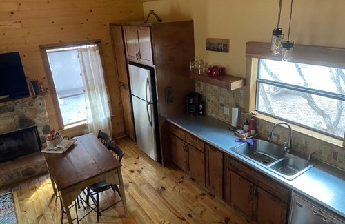 Uvalde Casa | Modern Cabin with Hill Country Views