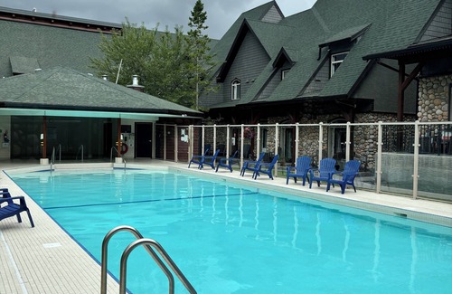 Cougar Creek Chalet De Esquí | Modern Cabin with Swimming Pool Canmore/Banff