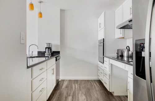 North Cambridge Apartamento | Modern Cambridge 1BR w/ W/D, Private access to Linear Park by Blueground