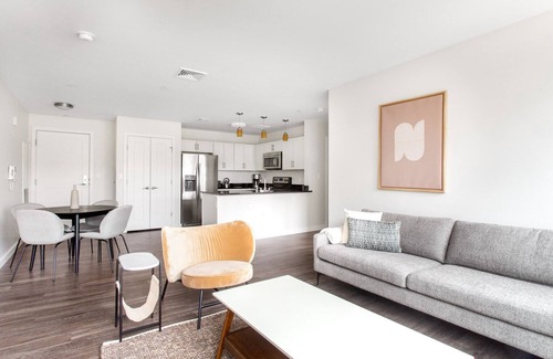 North Cambridge Apartamento | Modern Cambridge 2BR w/ W/D, Private access to Linear Park by Blueground