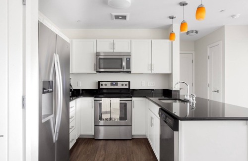 North Cambridge Apartamento | Modern Cambridge 2BR w/ W/D, Private access to Linear Park by Blueground