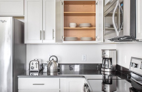 North Cambridge Apartamento | Modern Cambridge 2BR w/ W/D, Private access to Linear Park by Blueground