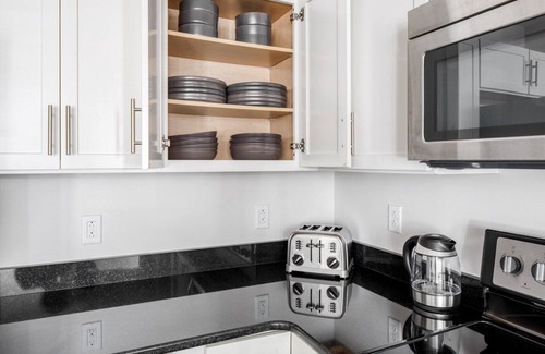 North Cambridge Apartamento | Modern Cambridge 2BR w/ W/D, Private access to Linear Park by Blueground