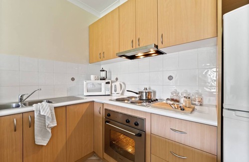 Halls Head Apartamento | Modern canal apartment sleeps 2