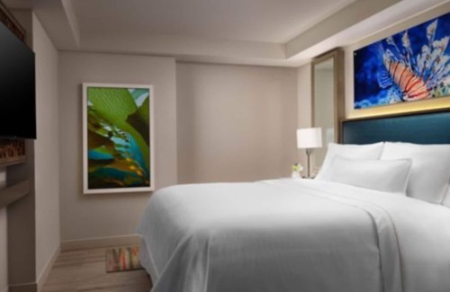 Zona Hotelera Complejo | Modern Cancun resort with comfy home feel at the edge of beach and pool living.