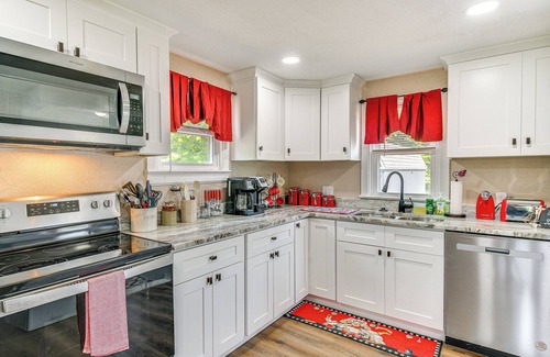 Cape Charles Casa | Modern Cape Charles Home: 1 Mi to Kiptopeke Beach!