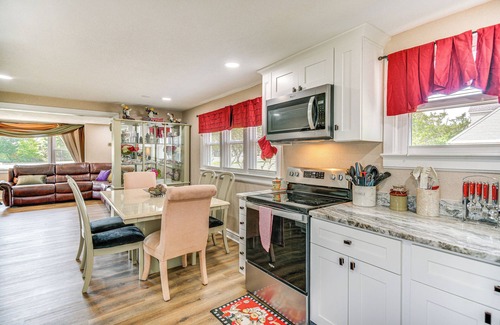 Cape Charles Casa | Modern Cape Charles Home: 1 Mi to Kiptopeke Beach!